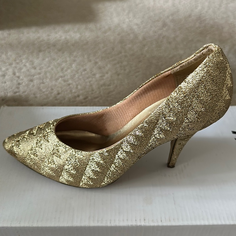 Anne Michelle Gold Heels, size 7